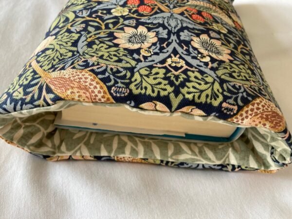 William Morris 'The Strawberry Thief' Padded Book Sleeve /Book Pouch /Book Protector/Book Lover Gift /Bookworm /Paperback cover - Image 6