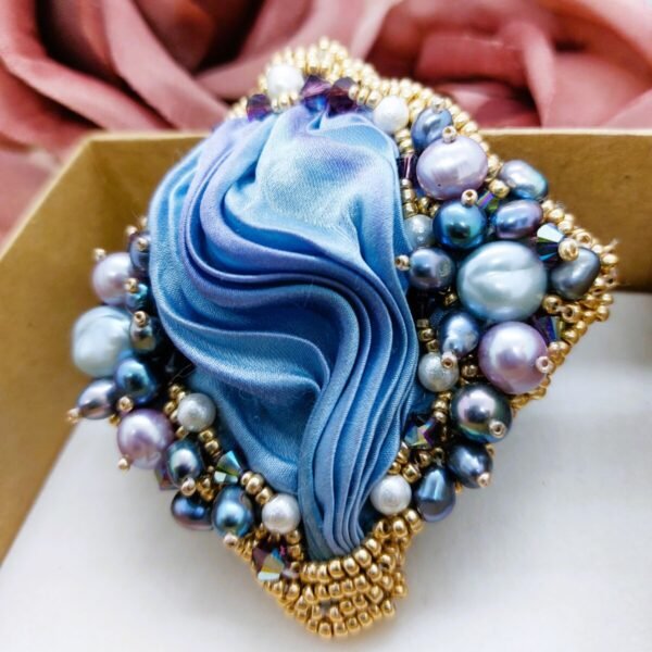 Handmade Exquisite Brooch - Image 2