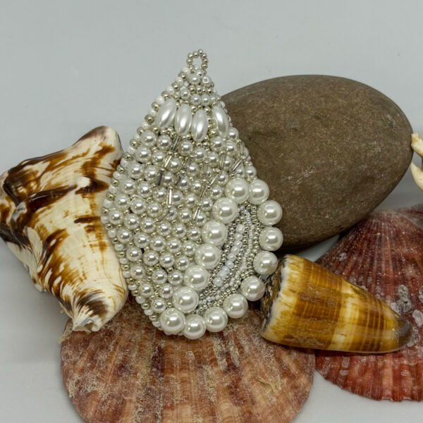 seashell necklace | pearl necklace with brooch