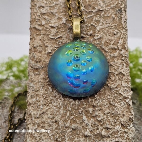 resin necklace design